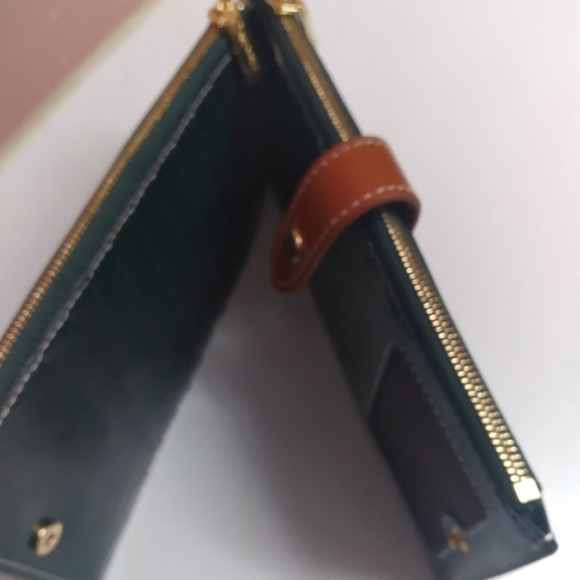 DARK Green PRORECTIVE Wallet with Gold Accent - Picture 5 of 5